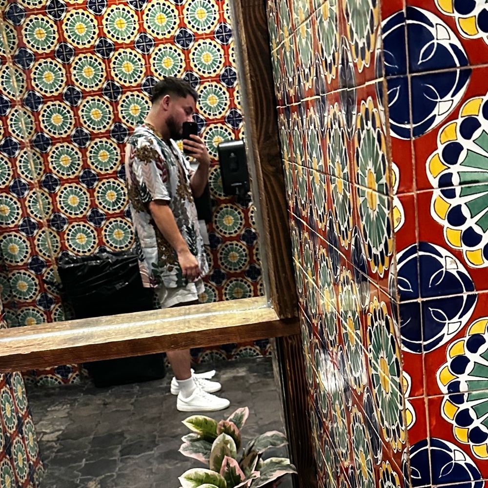 Meet your Posher, Adrian